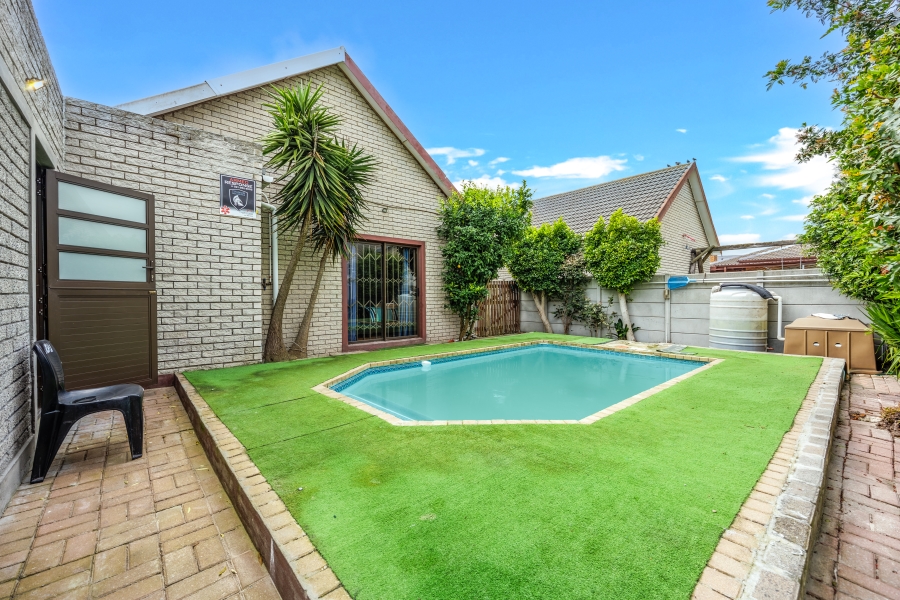 3 Bedroom Property for Sale in Jakarandas Western Cape
